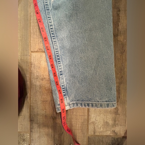 Vintage High Waisted Distressed Light Wash Straight Jeans Measurements in Photos - Picture 6 of 6